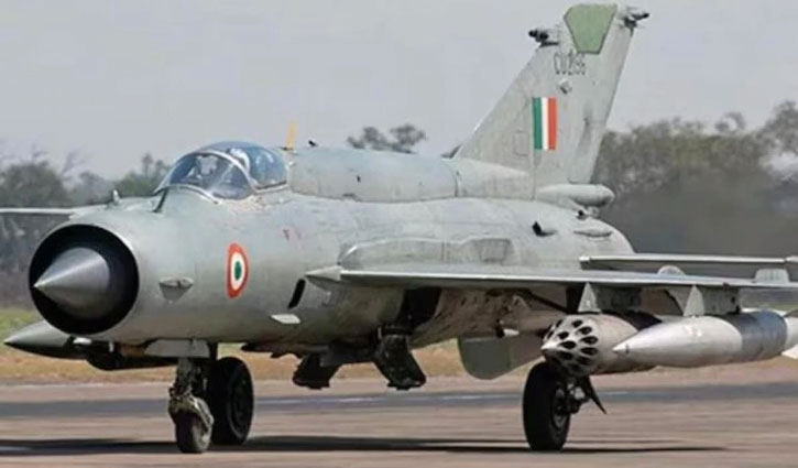 MiG-21 fighter jet crashes in Rajasthan's Hanumangarh, 4 killed, pilot safe