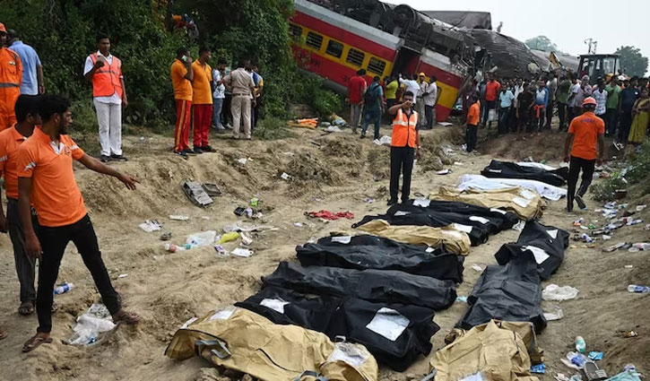 Odisha train accident victim wakes up among dead, holds savior's leg