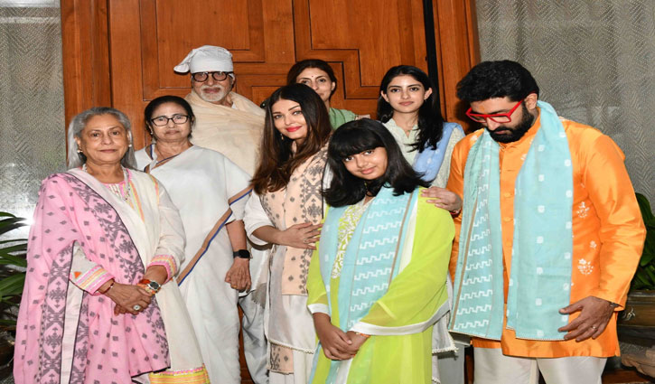 Mamata Banerjee ties Rakhi to Amitabh Bachchan; Photographed with Jaya, Abhishek and Aishwarya Rai