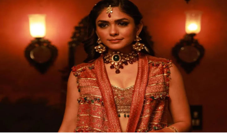 Tarun Tahiliani alleges, "Given credit for my dress designs in Made in Heaven 2 to others"