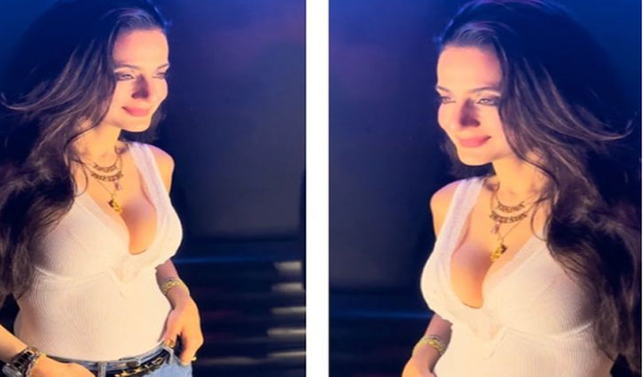 Amisha Patel's dress reached filmmaker Anand Pandit's party viral