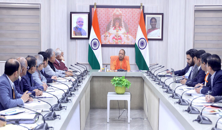 Chief Minister Yogi reviewed the construction and connectivity of Jewar International Airport; Prepare runway by February 2024, conduct trial landing