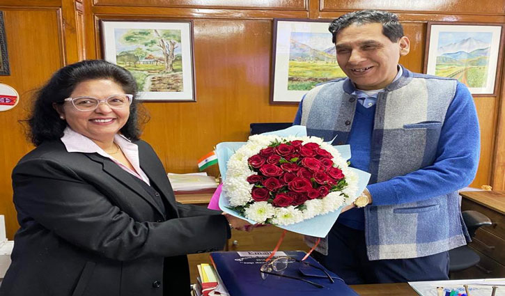 Smt. Geeta Kapoor, CMD, SJVN calls on the Chief Secretary of Himachal Pradesh