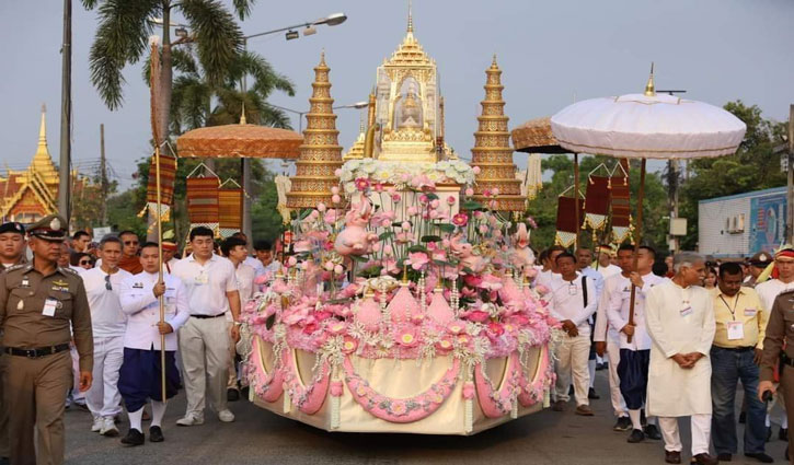 Devotees from many countries are flocking to Thailand to visit the holy relics of Lord Buddha.