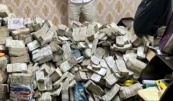 ED raids the house of personal secretary of Jharkhand minister Alamgir Allen, seizes Rs 20 crore from the servant