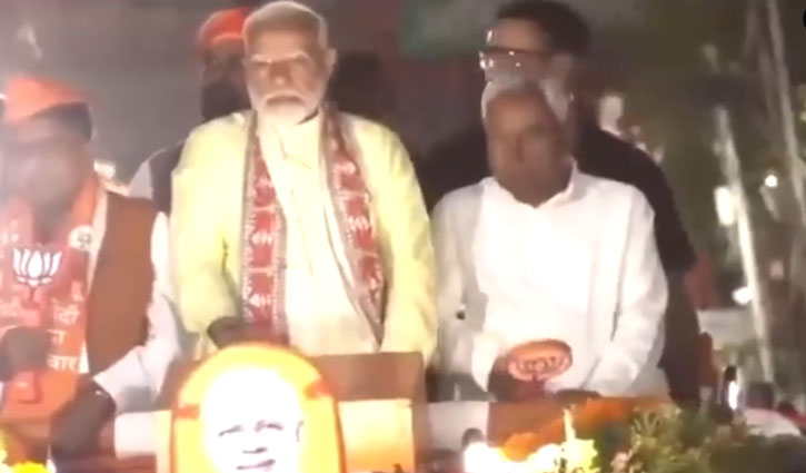 Nitish Kumar trolled for showing BJP symbol at Patna rally with PM Modi