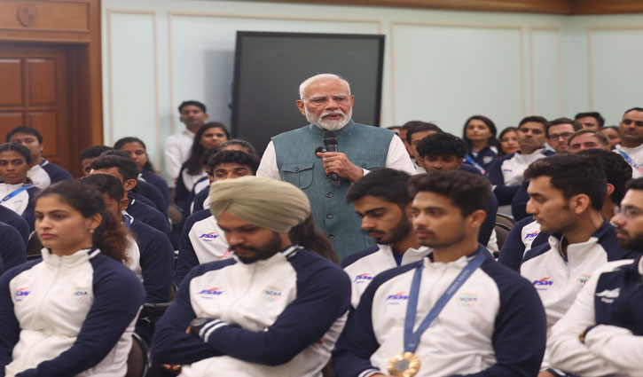 PM Modi meets Paris Olympians on Independence Day, hockey team presents signed jersey to PM