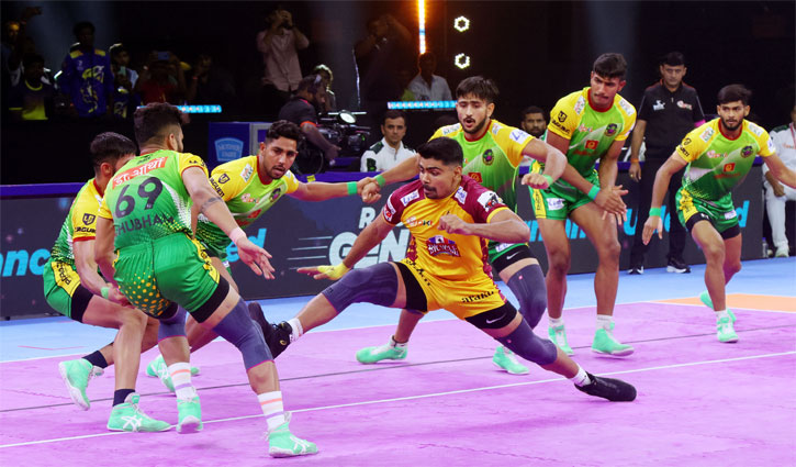 Telugu Titans defeated Patna Pirates by 2 points in a match that went till the last raid