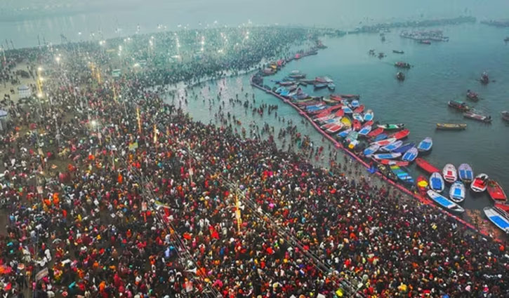 Prayagraj Maha Kumbh: Passengers troubled by massive traffic jam, Akhilesh Yadav raises questions on UP government