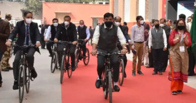 Mansukh Mandaviya cycled to Pragati Maidan