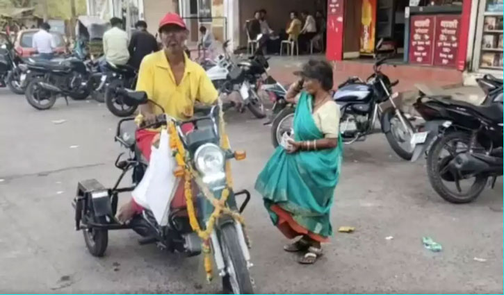 Beggar gifted his wife a bike worth Rs 90,000, going viral on social media