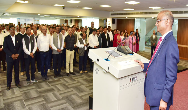 Mr. Nand Lal Sharma, CMD, SJVN administered the Swachhta Pledge to the employees