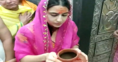Sara Ali Khan offered prayers at Mahakaleshwar temple in Ujjain