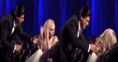 Shah Rukh being criticized on the internet for forcing Lady Gaga to take his 'watch'