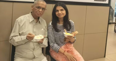 Picture of Narayana Murthy enjoying ice cream with daughter Akshata in Bengaluru goes viral