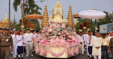 Devotees from many countries are flocking to Thailand to visit the holy relics of Lord Buddha.