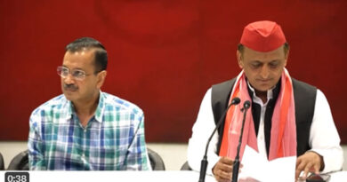 Arvind Kejriwal became silent on the issue of Swati Maliwal, passed the mike towards Akhilesh Yadav.