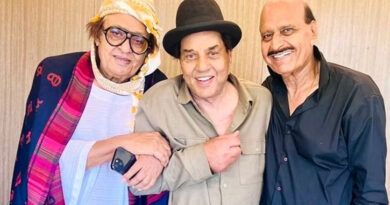 Dharmendra shares picture with his 'old friend' Ranjeet and Avtaar Gill