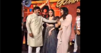 Nandamuri Balakrishna pushes Gangs of Godavari actress Anjali at an event, Internet reacts harshly