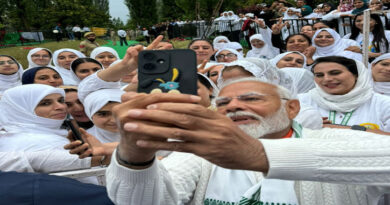 PM Modi celebrated Yoga Day on the banks of Dal Lake in Kashmir, hundreds of participants attended