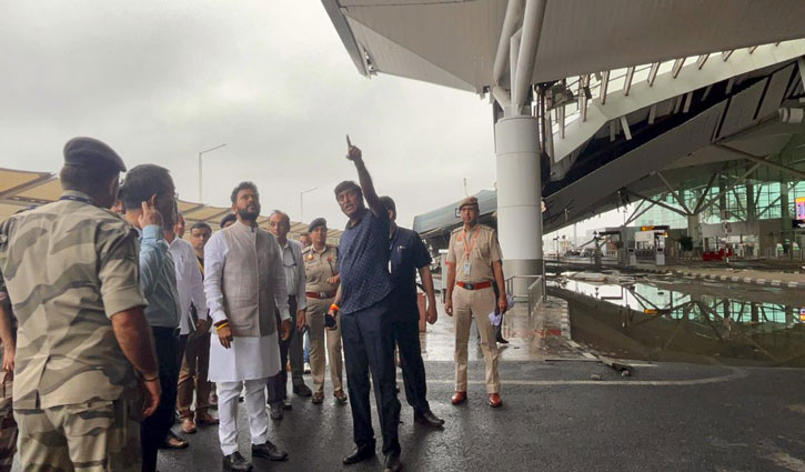 Civil Aviation Minister reviews Delhi airport operations after roof collapse