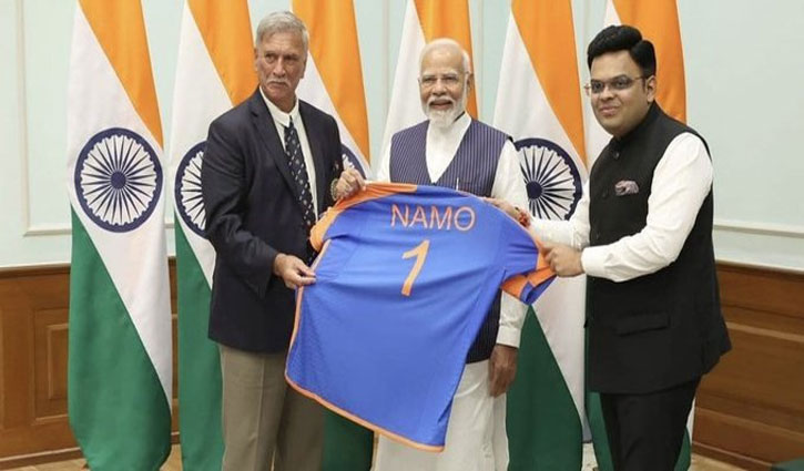 BCCI presents special 'NaMo' India jersey to PM Modi